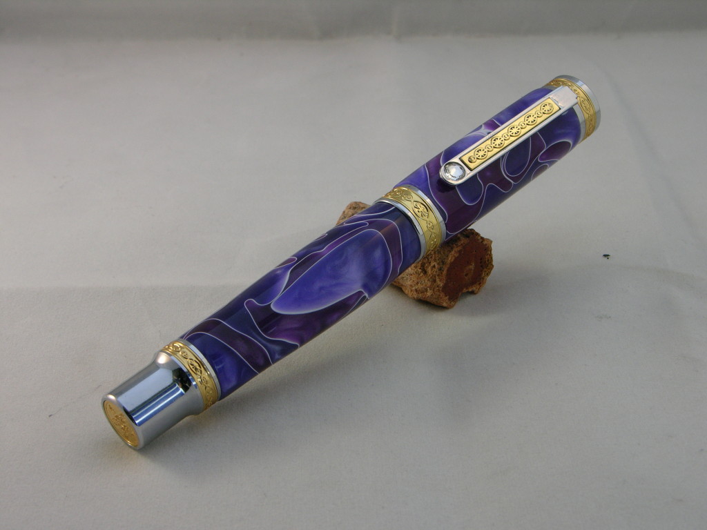 Empress fountainpen purple acrylic 01
