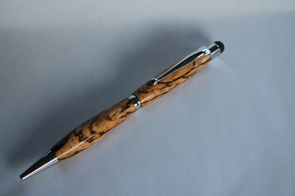 eikenhout met slaap chrome met ipad stylus 01